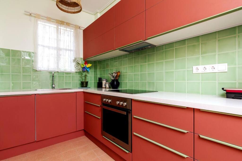 Iphigenia 2 Bedroom Retro Downtown Apartment Athens Exterior photo
